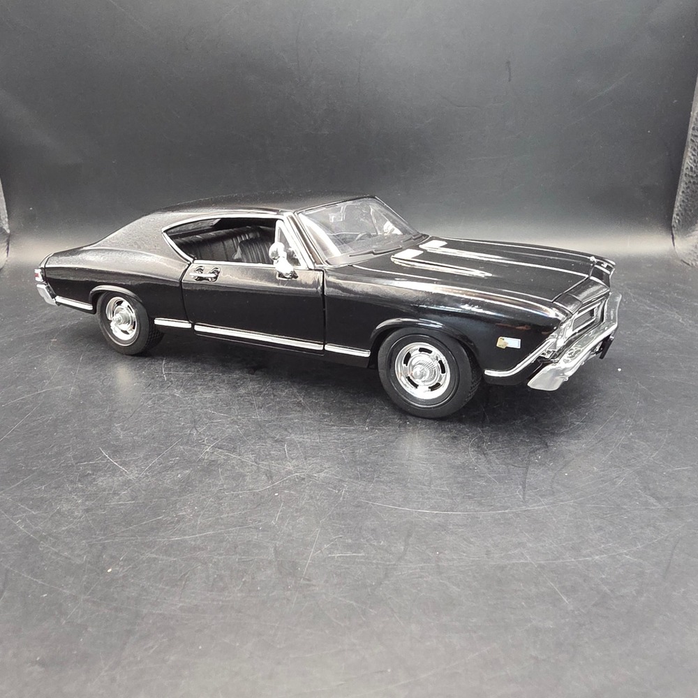 Welly 1968 Chevrolet Chevelle SS 396 Diecast Model Car 1/24 Black Muscle Car